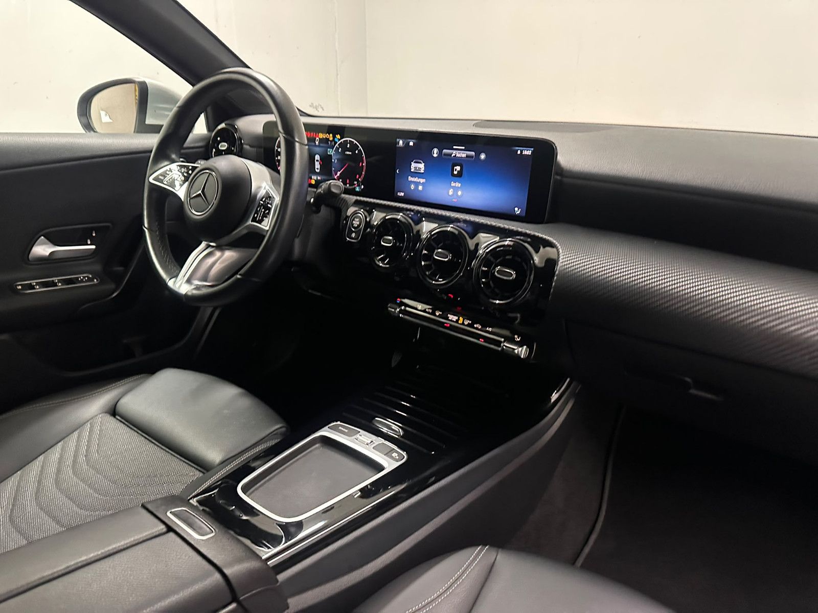 Fahrzeugabbildung Mercedes-Benz A 180 d DCT *LIMOUSINE *KLIMA*NAVI*CARPLAY*