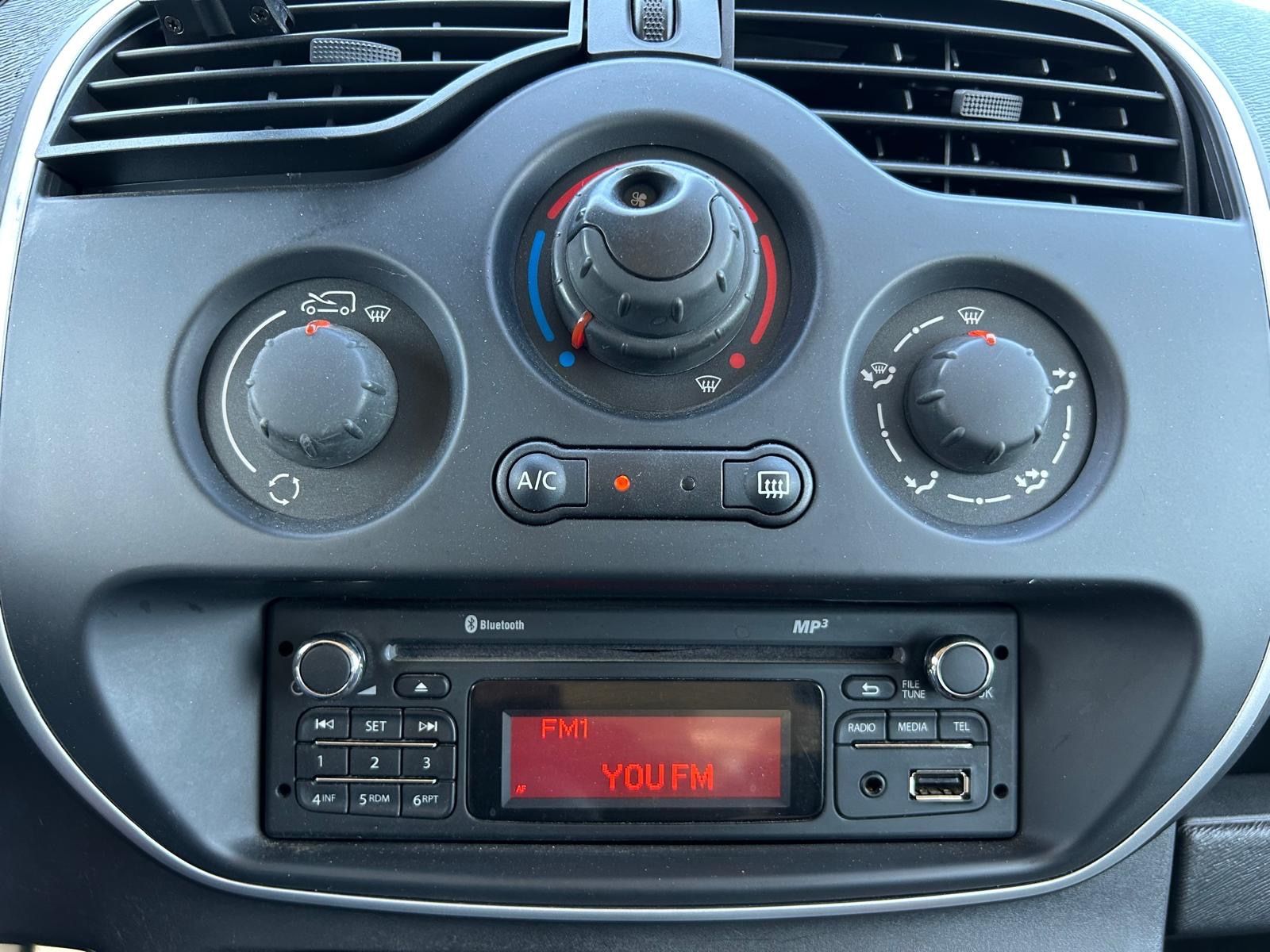 Fahrzeugabbildung Renault Kangoo Expression°5 Sitzer°Klima°