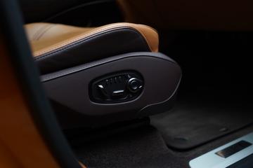 صورة مصغرة 18 لـ 2022 Aston Martin DBX