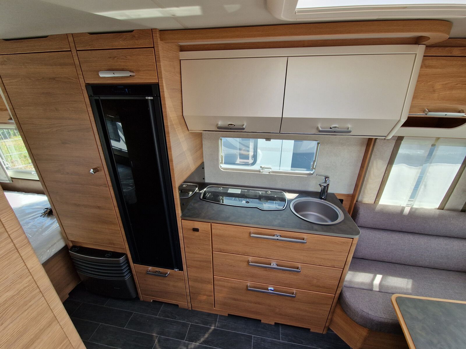 Fahrzeugabbildung Tabbert Da Vinci 495 HE 2.3 2.000kg, Ambiente, Glatt