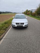 Volkswagen Passat 2.0 guter Allg.zustand TÜV NEU 10/2027 - Volkswagen Passat aus 2004: Kombi