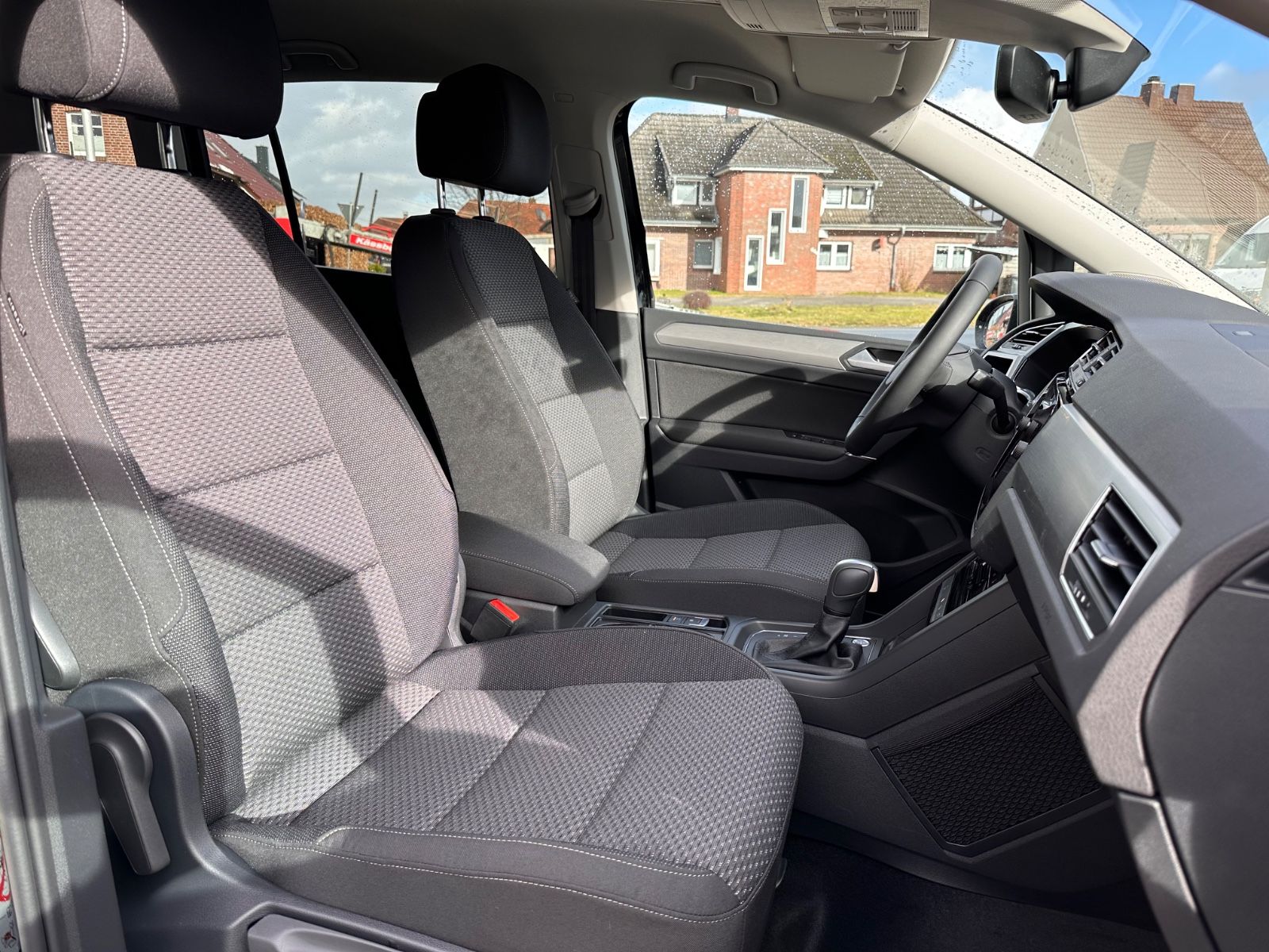 Fahrzeugabbildung Volkswagen Touran Comfortline 1.5 TSI DSG AHK/LED/Navi/SHZG