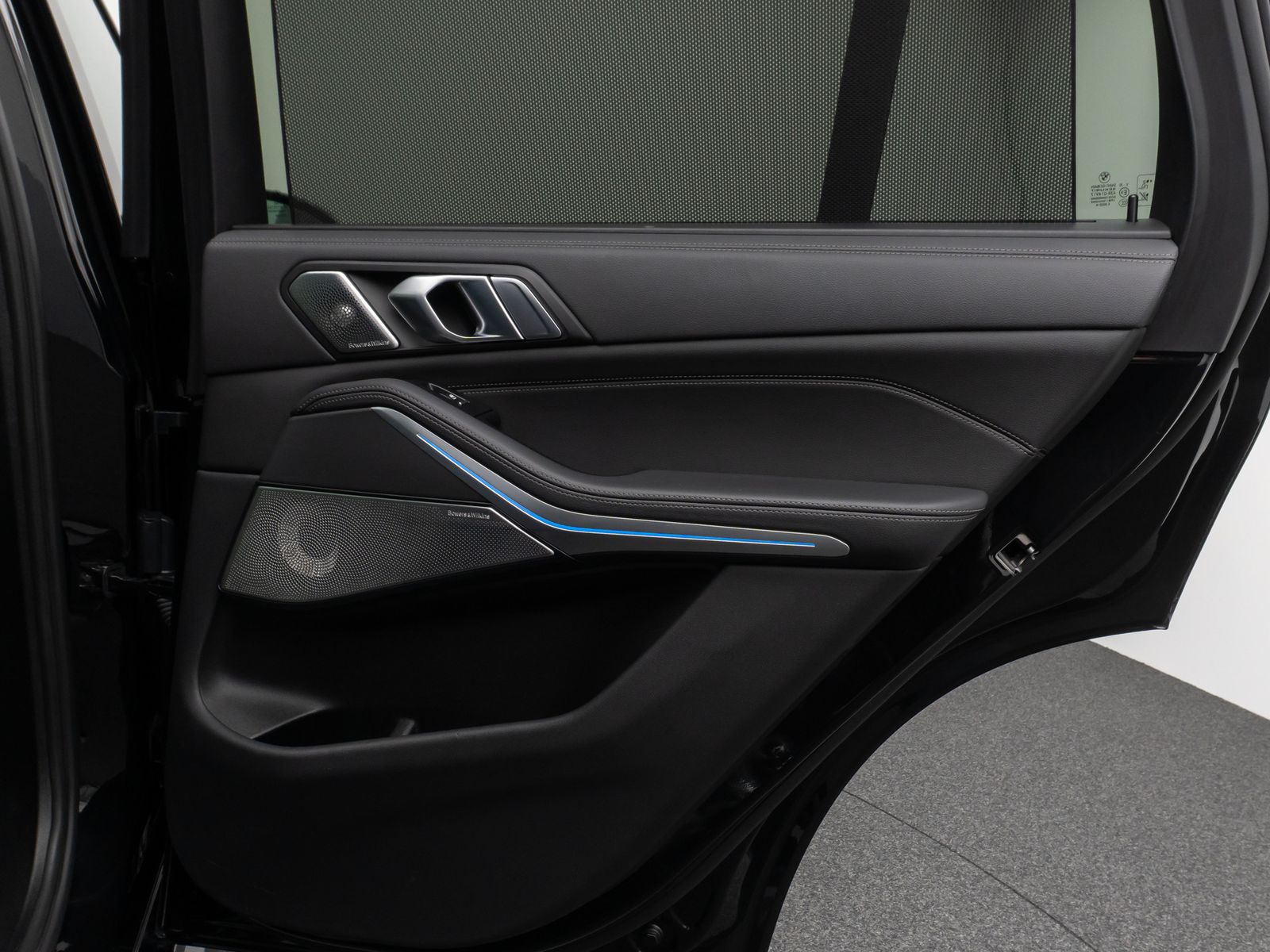 Fahrzeugabbildung BMW X5 xD45e M Sport Panorama Laser 360°HUD DAB B&W