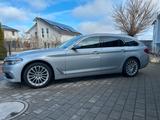 BMW 520d Touring A - Luxury Line*HUD*PanoDach - silberne BMW 520