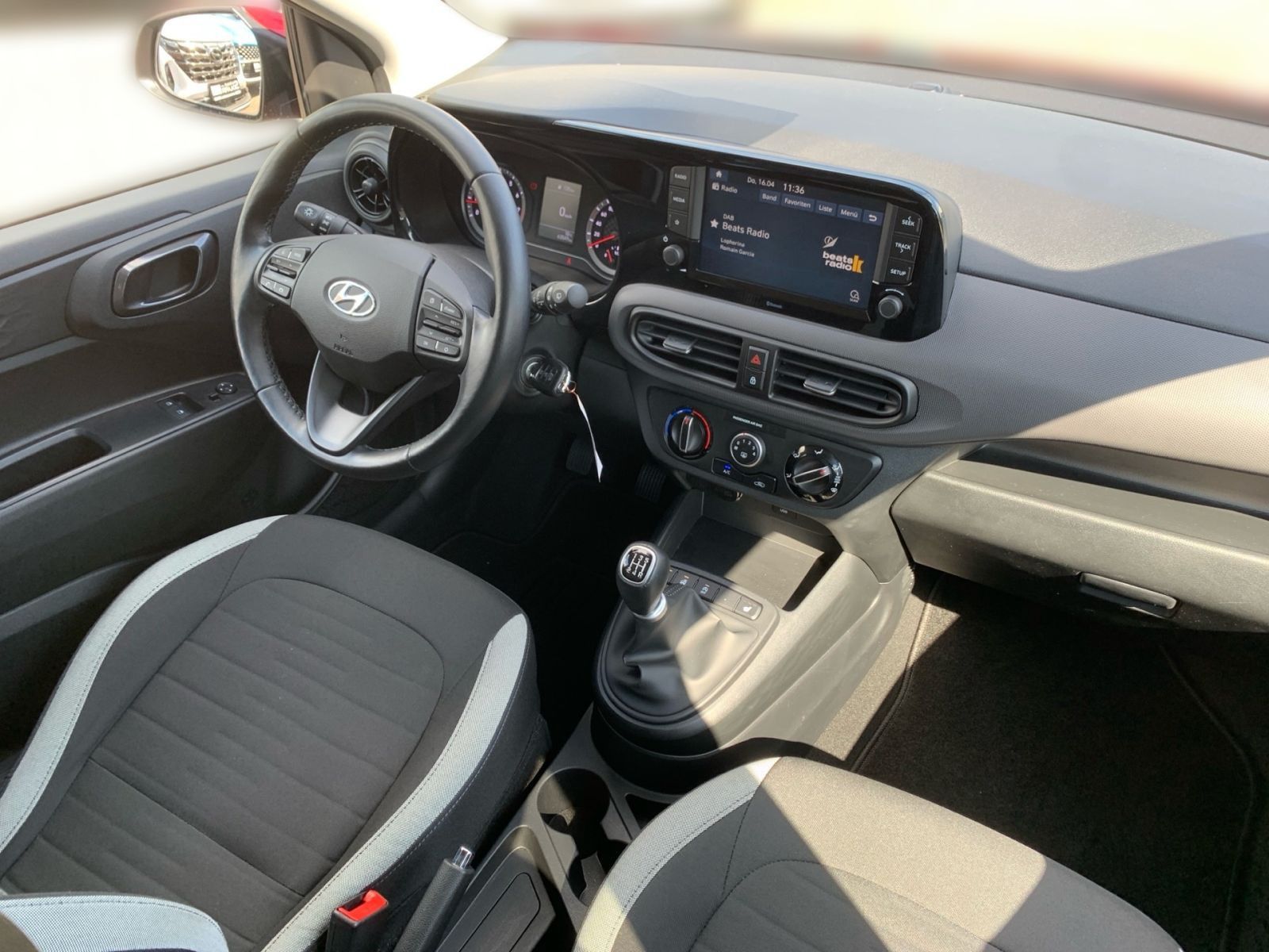 Fahrzeugabbildung Hyundai i10 1.0 Edition 30 1 Hand Allwetter
