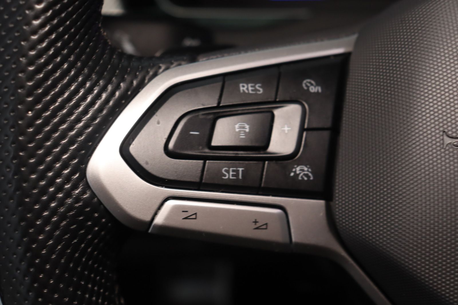 Fahrzeugabbildung Volkswagen Passat Variant 2.0 TSI R-Line 4Motion