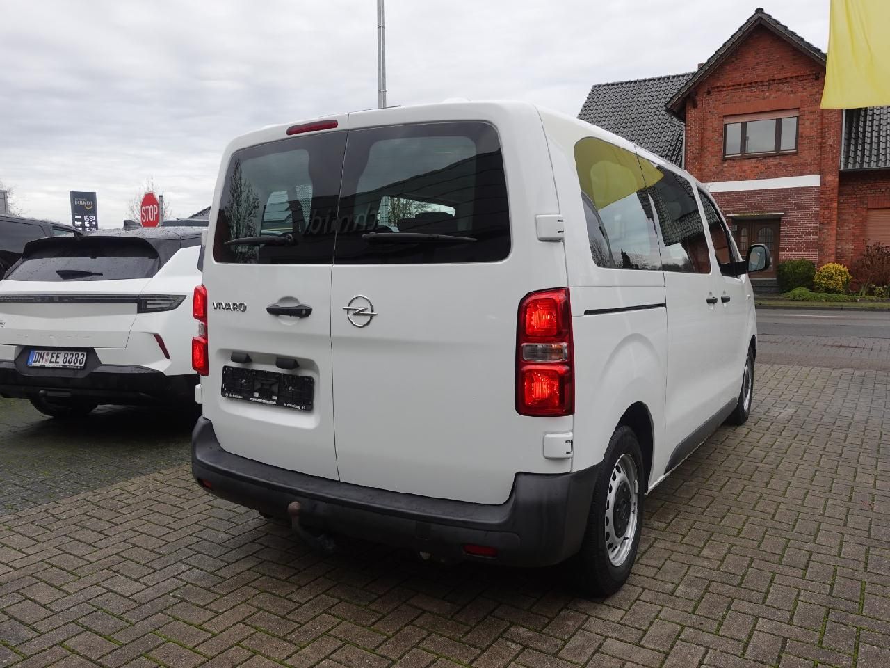 Fahrzeugabbildung Opel Vivaro 1,5 Kombi 9-Sitzer