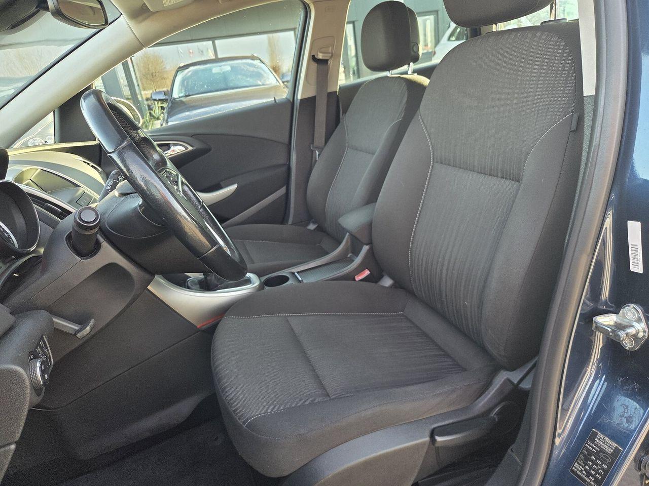 Opel Astra 2011 — photo 8