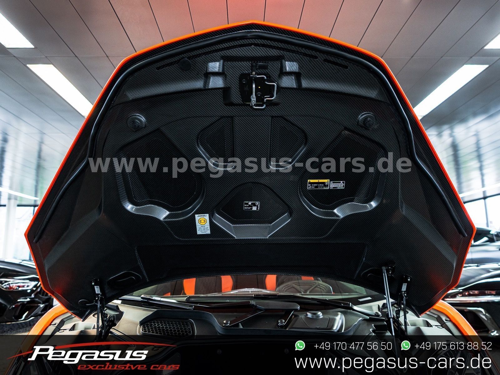 LAMBORGHINI Revuelto - 46