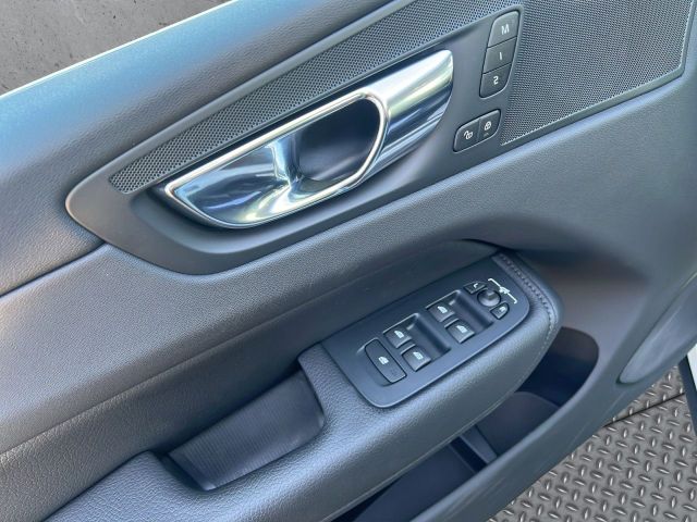 XC 60 D4 2WD Inscription AHK/PDC/Navi/LED/WKR