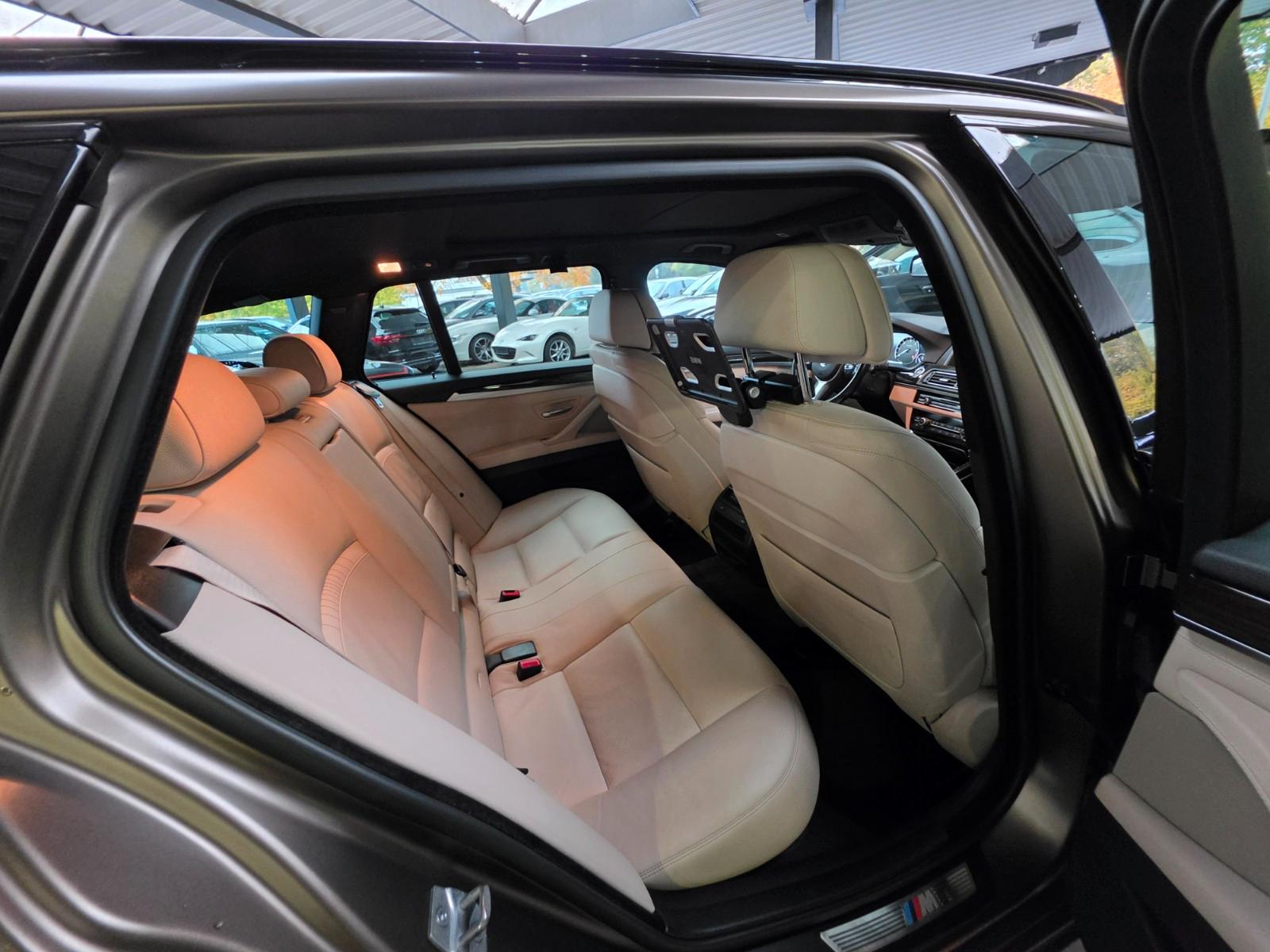 BMW 530d xDrive Touring M-Sportpaket FROZEN/Pano/AHK