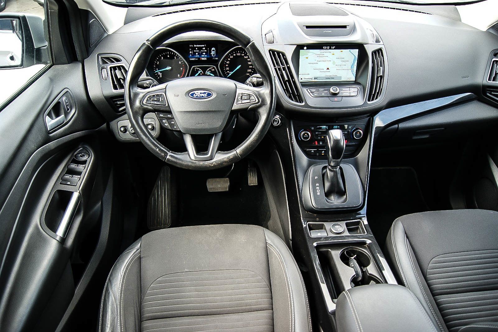 Fahrzeugabbildung Ford Kuga 1.5 Aut Titanium XENON NAVIGATION PDC 1HAND