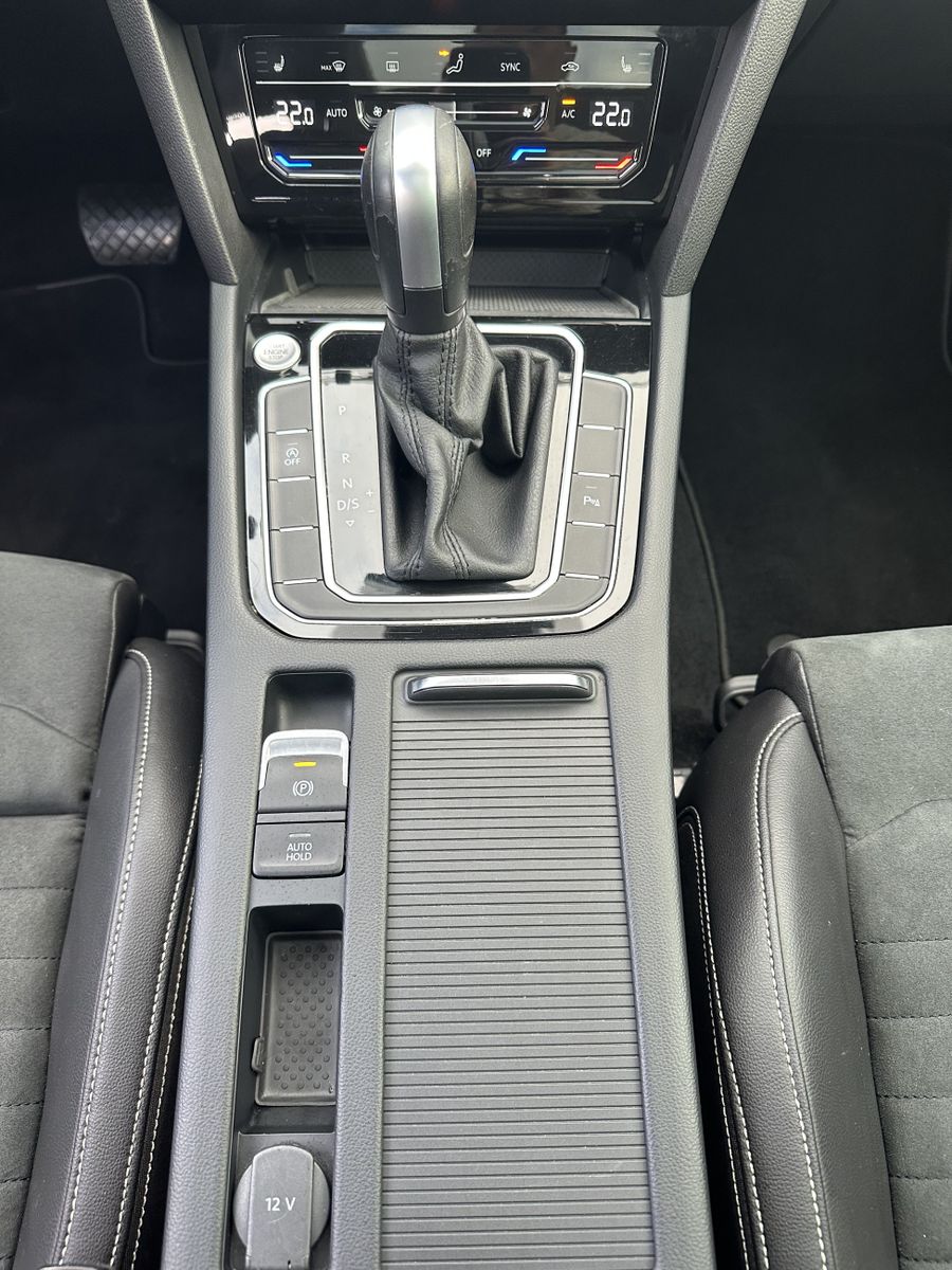 Fahrzeugabbildung Volkswagen Passat Variant 2.0 TDI DSG Elegance LED+PANO+ACC