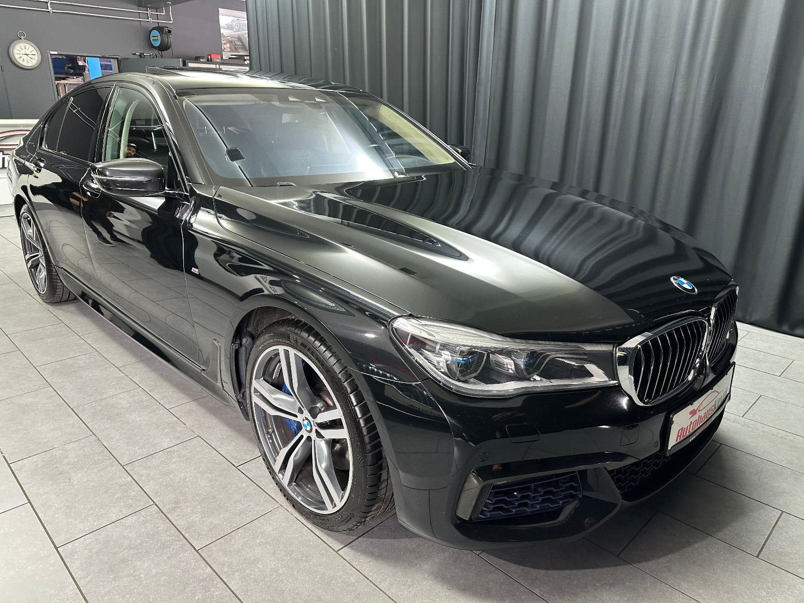 Fahrzeugabbildung BMW 750d*M-PAKET*REMOTE-PARK*MASSAGE*STANDHEIZ*VOLL