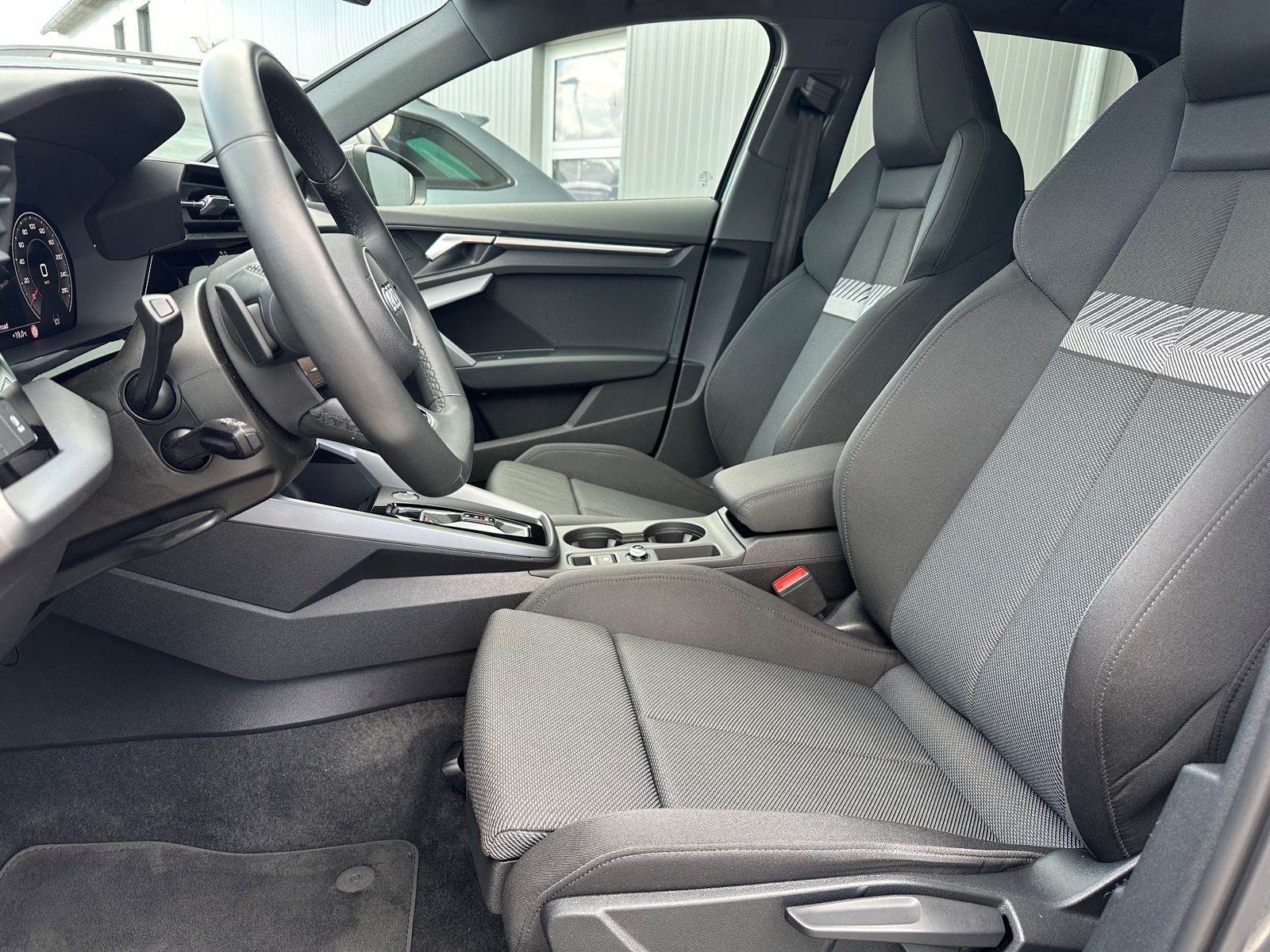 Fahrzeugabbildung Audi A3 35 TDI SpB S-Line NAV+LED+PANO+17ZOLL