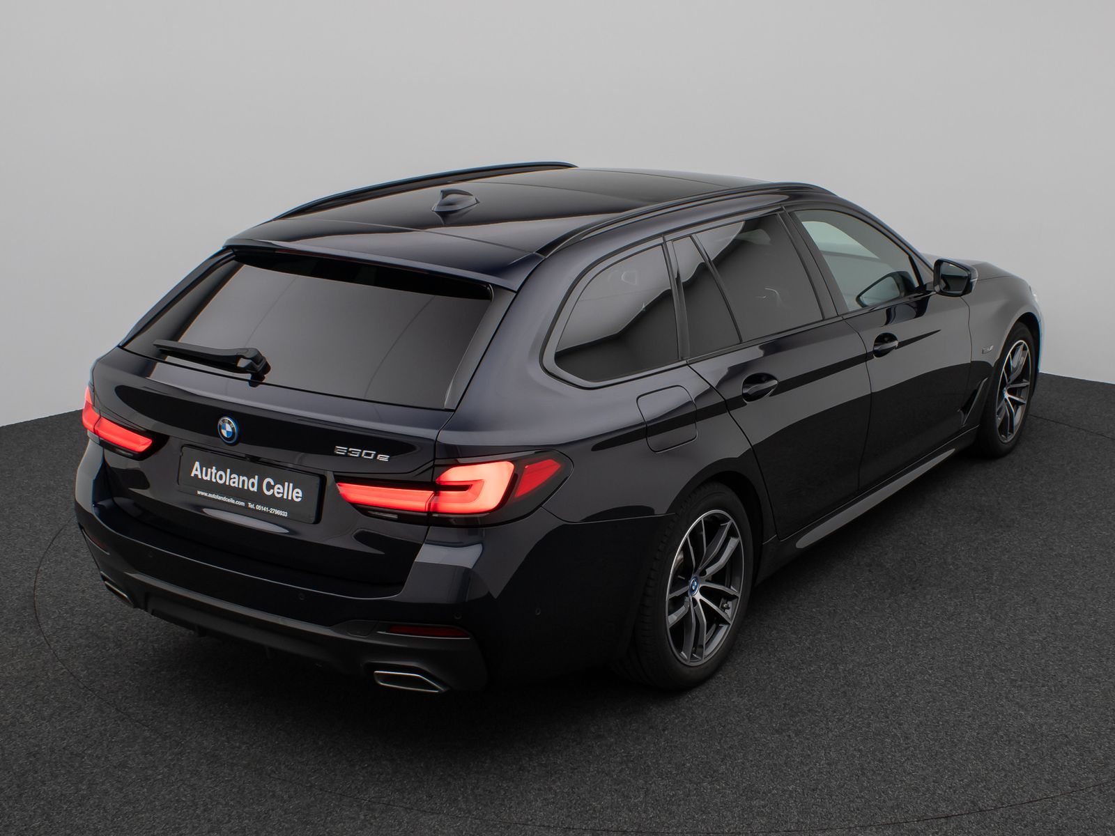 Fahrzeugabbildung BMW 530e M Sport Panorama Kamera DAB HiFi Alarm LED