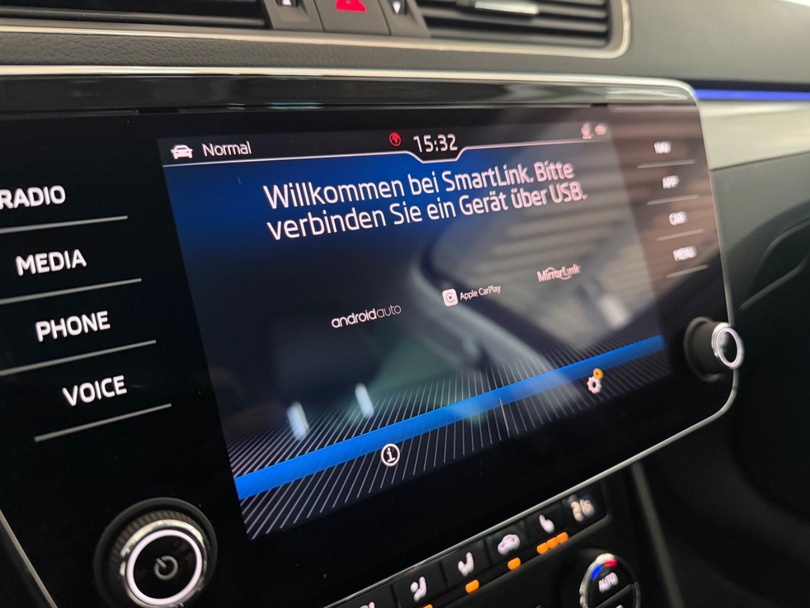 Skoda Superb Combi Style 4x4 AUT AHK SH MEMO CarPl PDC foto 23