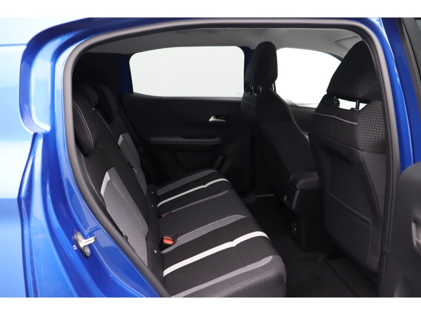 Fahrzeugabbildung Opel Frontera Electric GS 83 kW LED /  Allwetter/ Kam