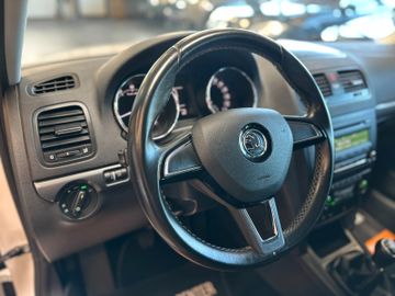Skoda Yeti Adventure *TÜV*Xenon*Scheckheftgepfl.*Navi*