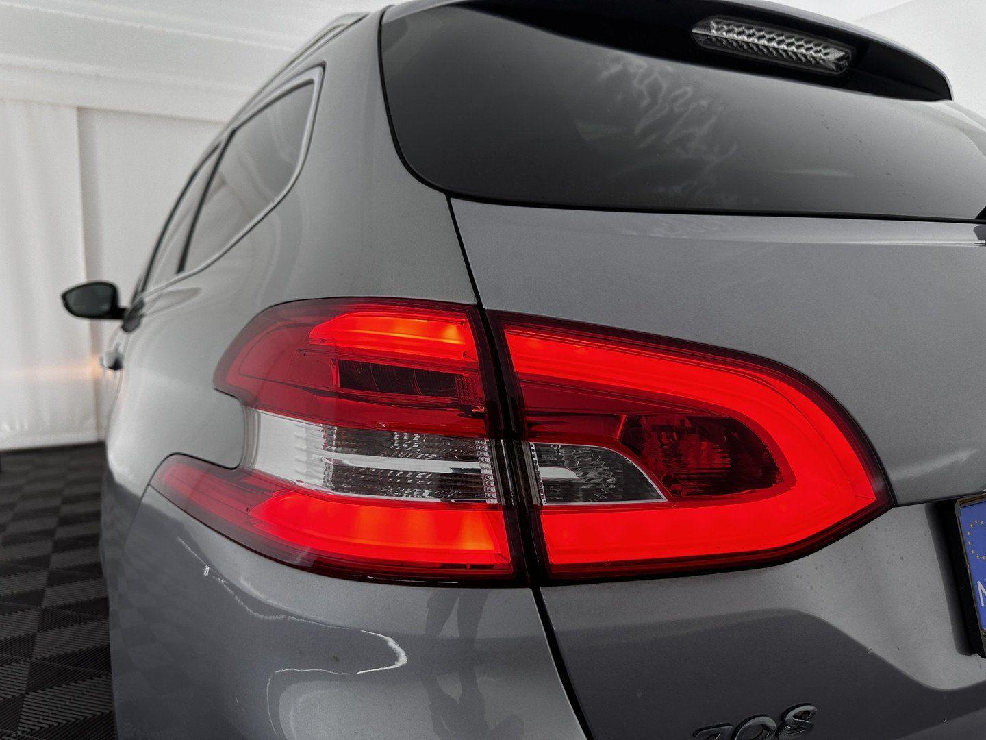 Peugeot 308 2015 — photo 28