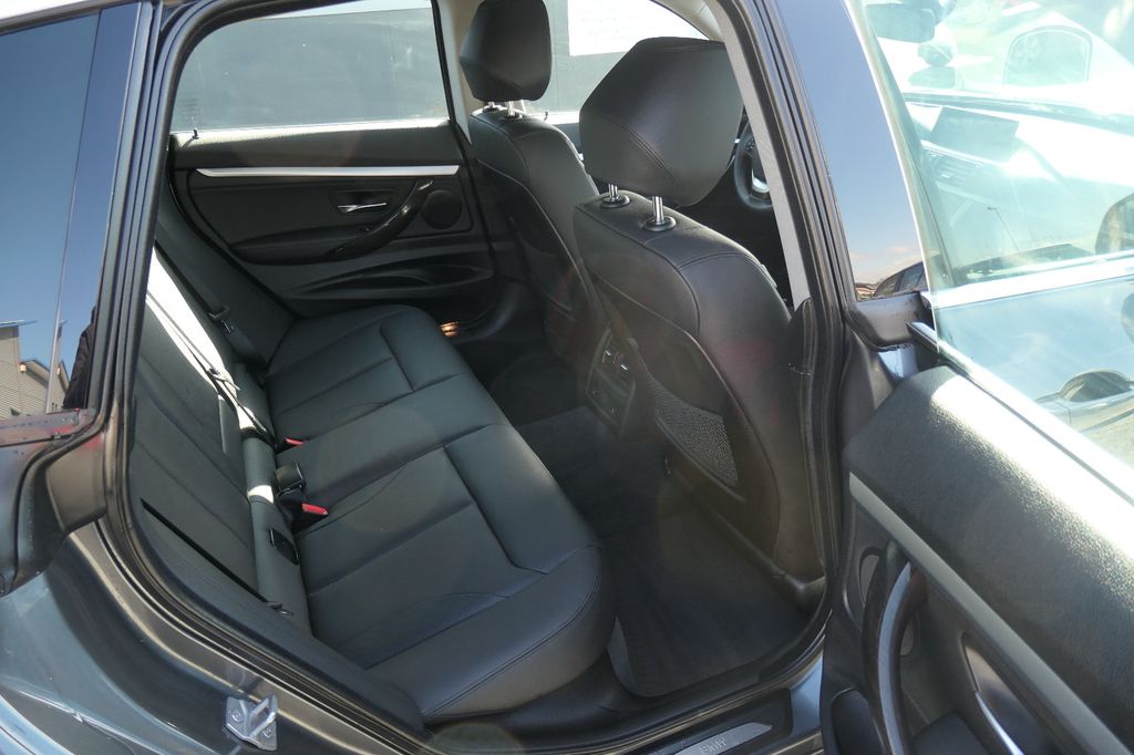 BMW 330d Gran Turismo | Panorama | Leder | AHK, Ansicht 11