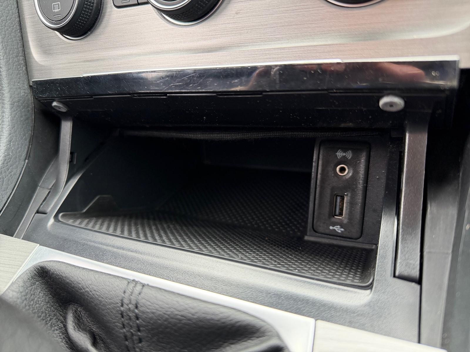 Volkswagen Golf VII Variant 1.4 16V TSI Bi-Xenon AHK PDC