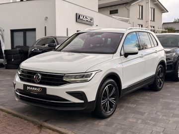 Volkswagen Tiguan - 1