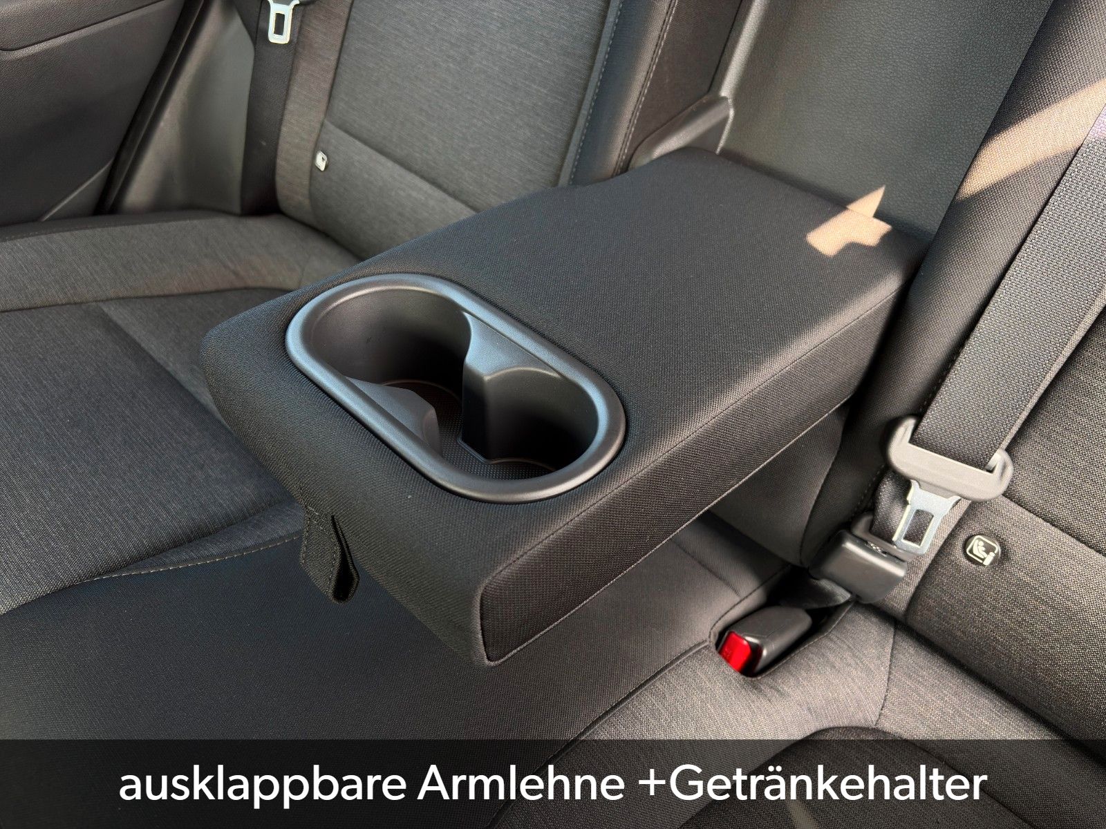 Fahrzeugabbildung Hyundai KONA E Select SHZ ACC PDC LKA Navi WiFi CarPlay