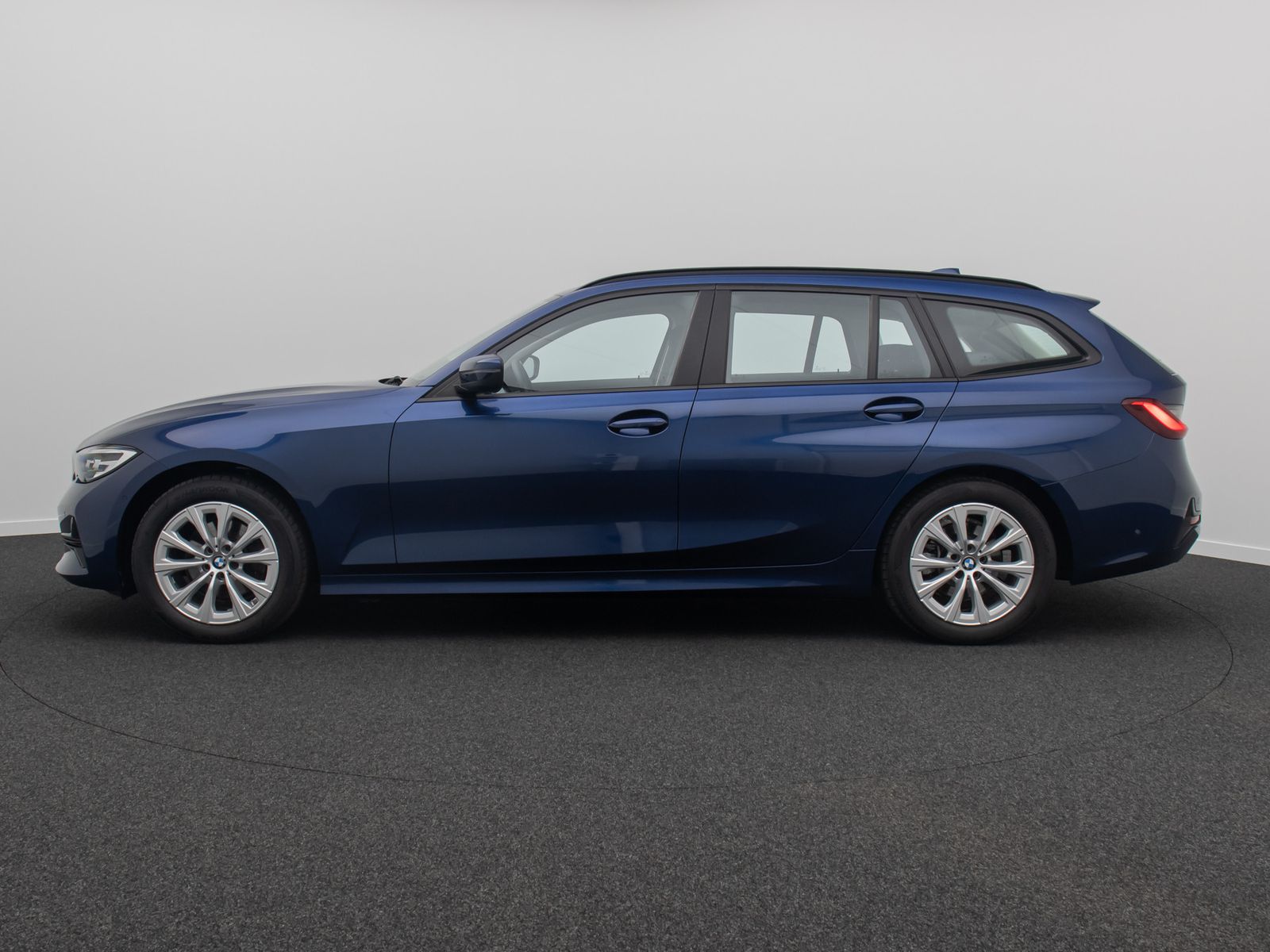 Fahrzeugabbildung BMW 320d GeschwindigReg HiFi Kamera LED CockpitPlus