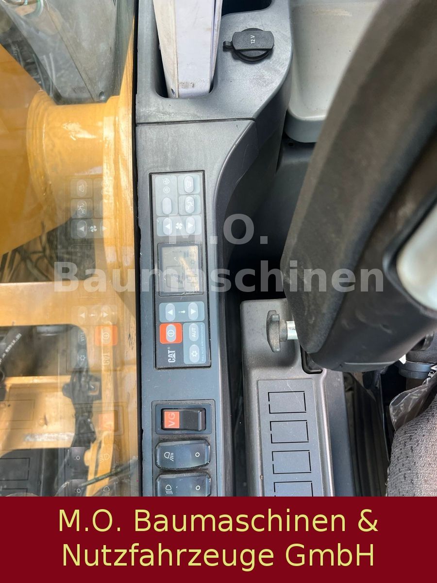 Fahrzeugabbildung CAT CAT MH 3022