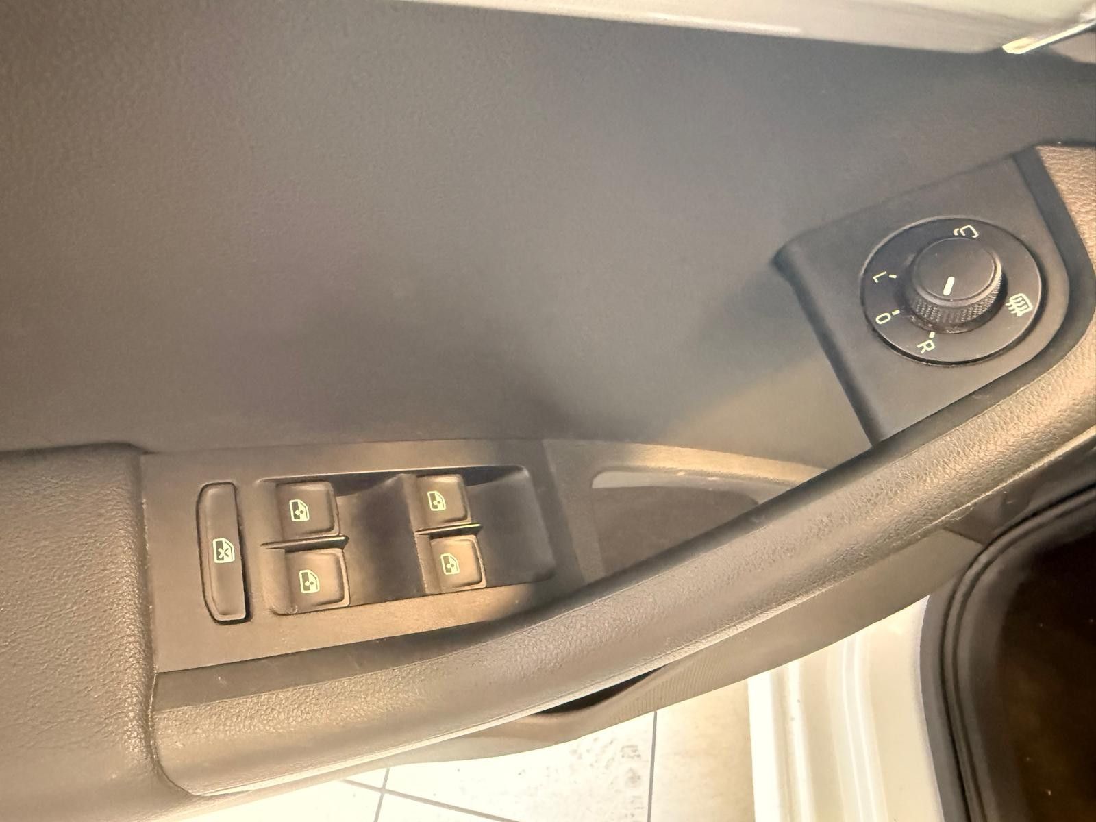 Fahrzeugabbildung SKODA Octavia Combi Ambition/ 1.HAND / NAVI/KLIMA/