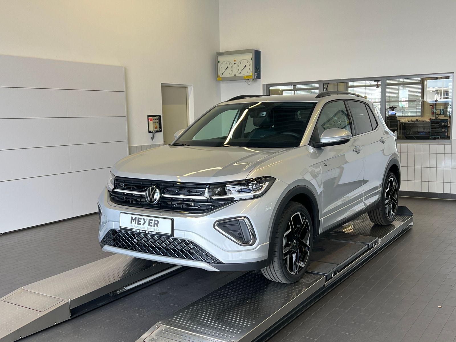 Fahrzeugabbildung Volkswagen T-Cross R-Line 1.5 TSI DSG *AHK, IQ.LIGHT, ACC,