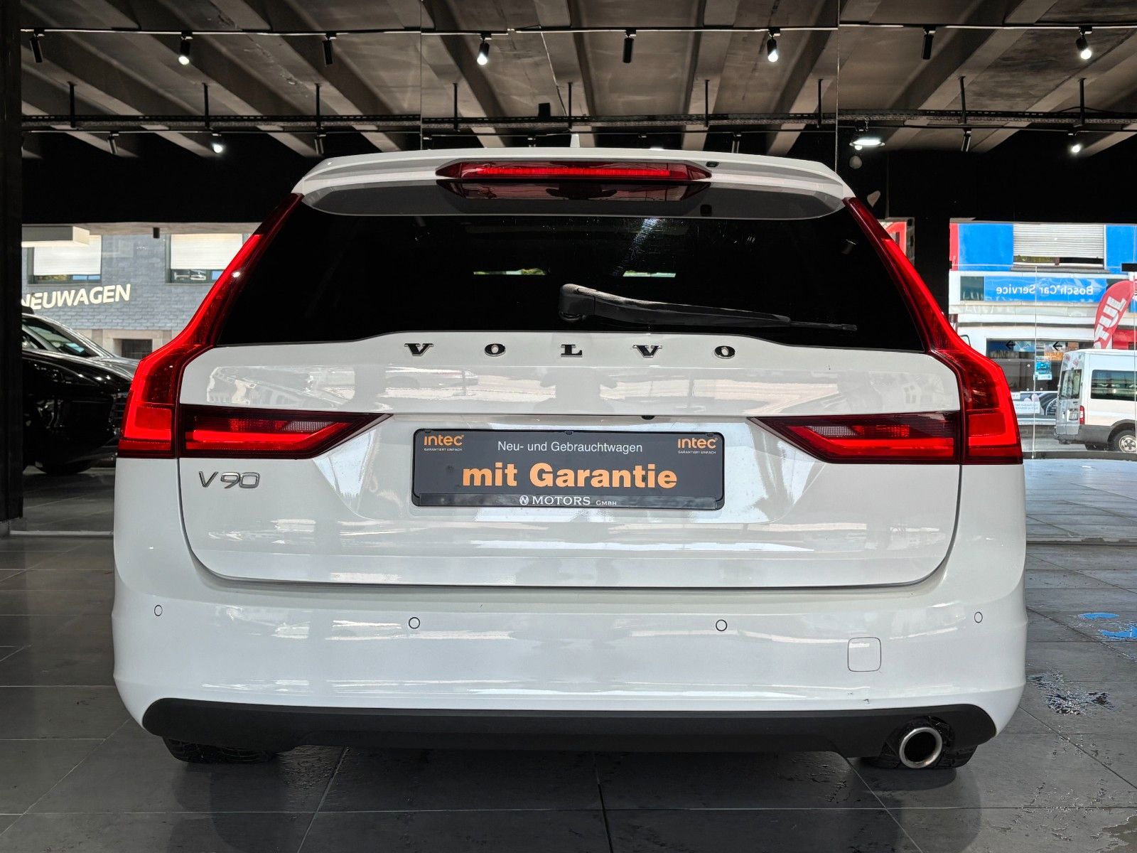 Fahrzeugabbildung Volvo V90 Momentum /KAMERA/PANO/AHK/SHZ/ACC++/LED