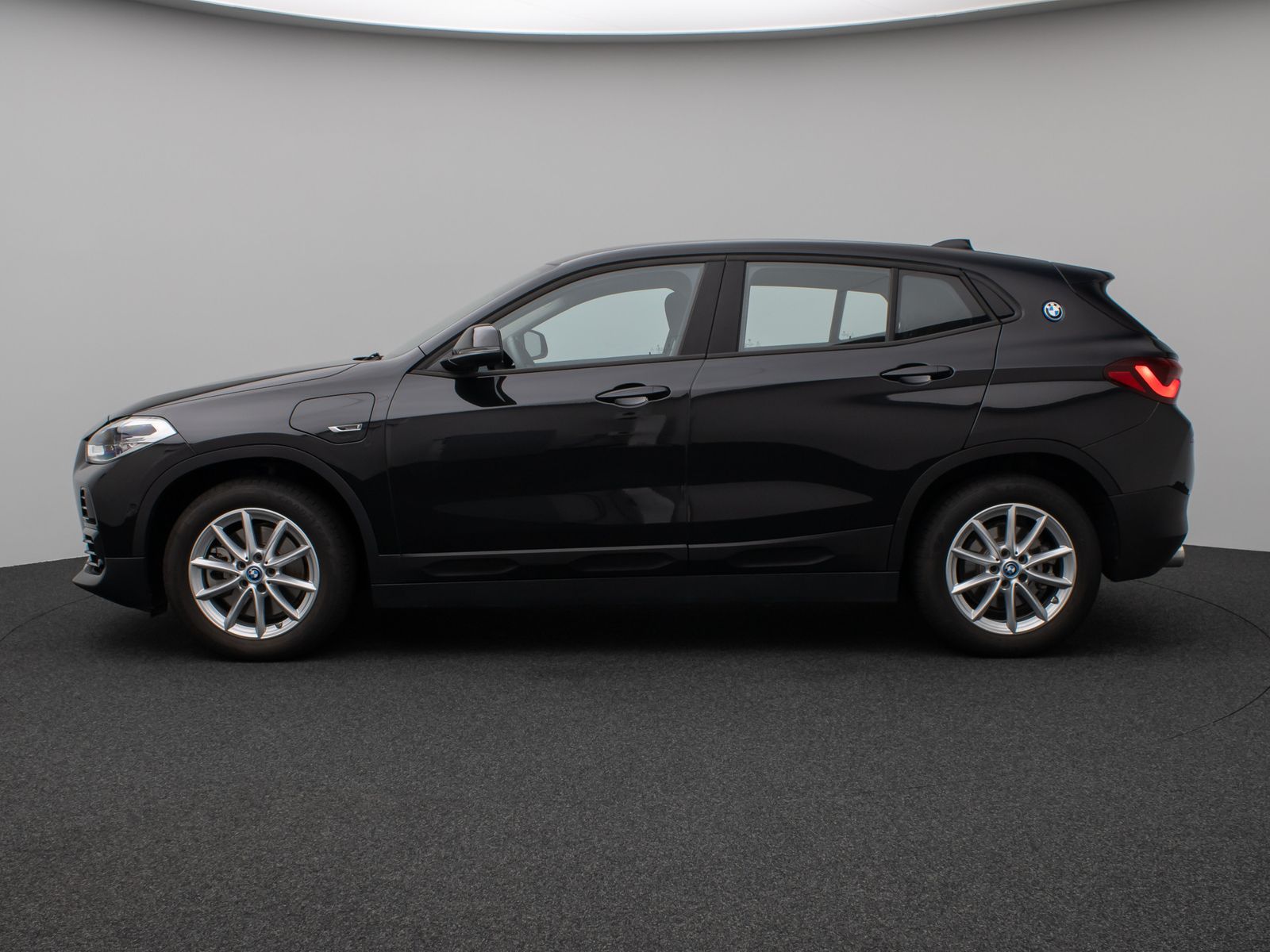 Fahrzeugabbildung BMW X2 xD25e Kamera DAB Lordos Geschwindigkeitsreg
