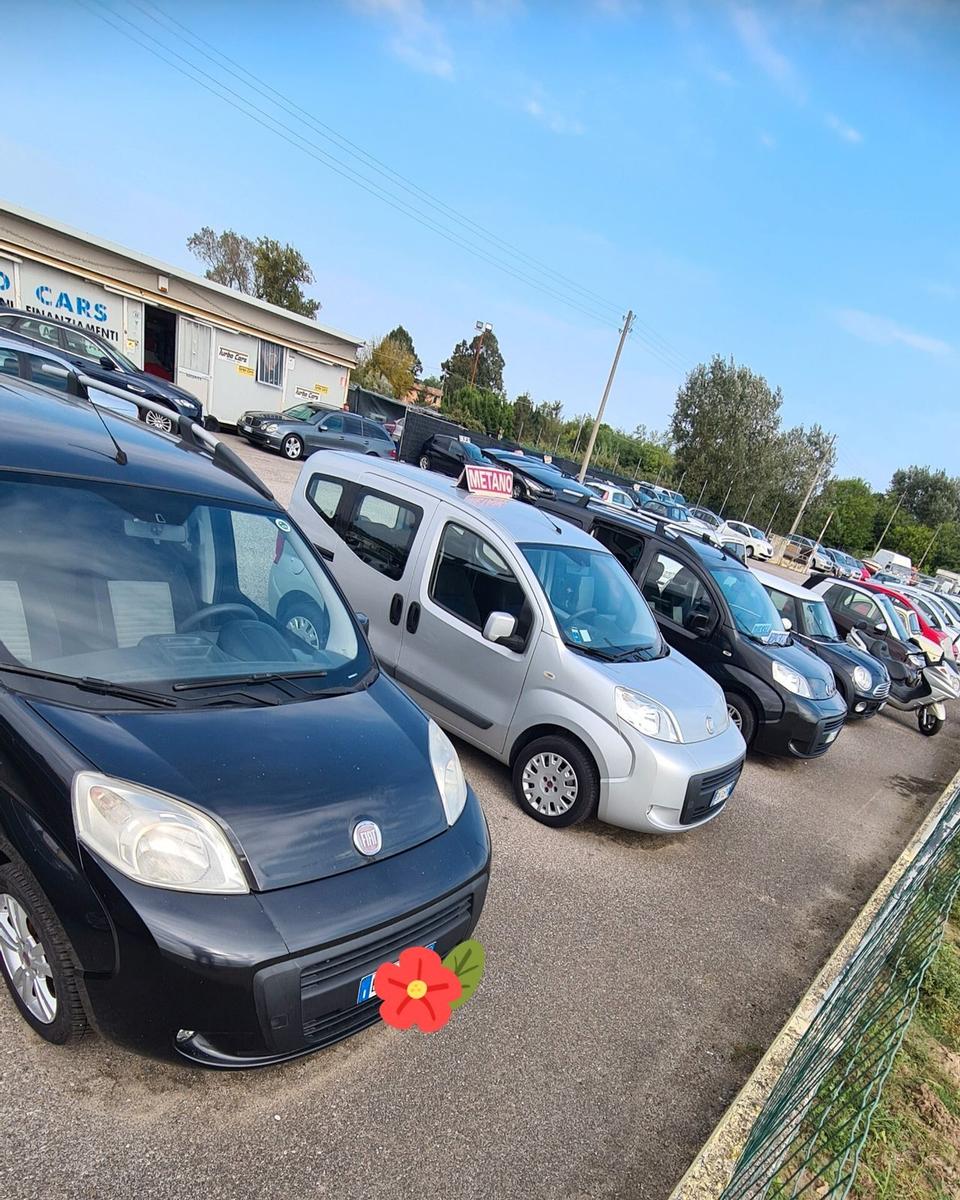 Fiat Qubo 2010 — вигляд ззаду