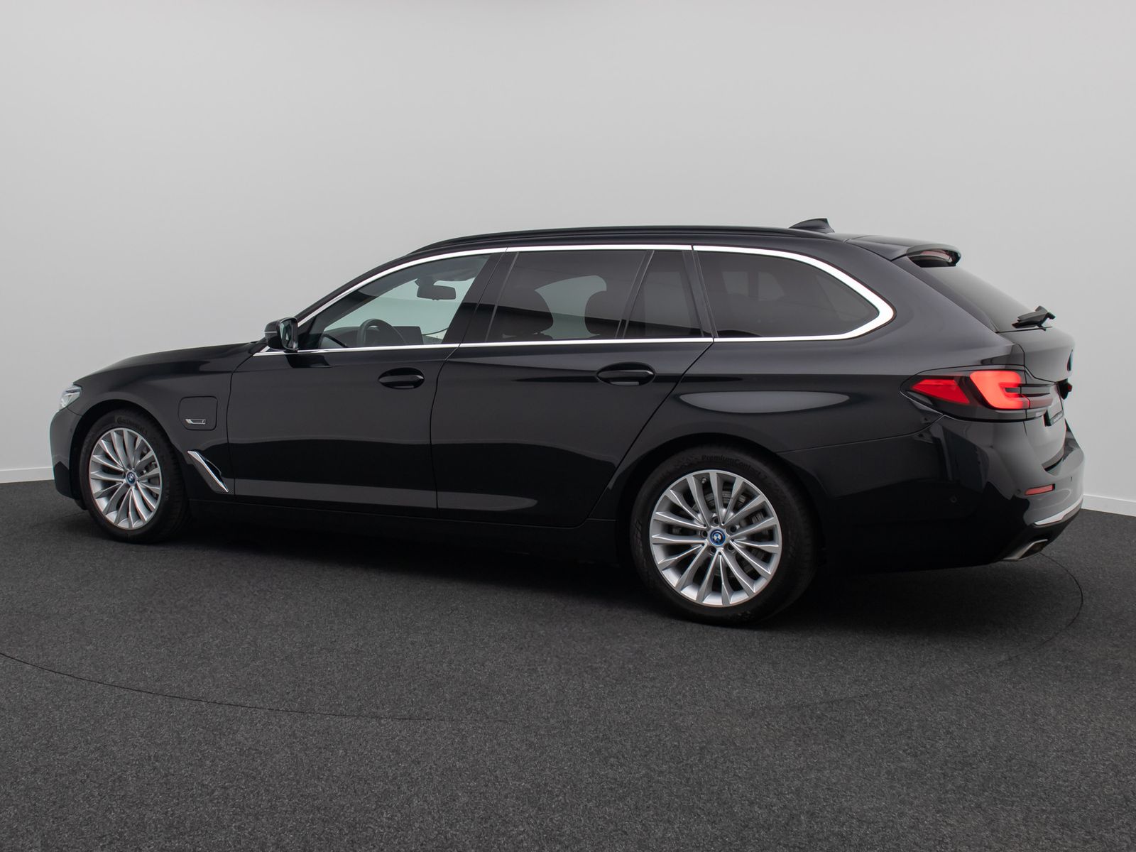 Fahrzeugabbildung BMW 530e Luxury Line Panorama Kamera Laser HUD DAB