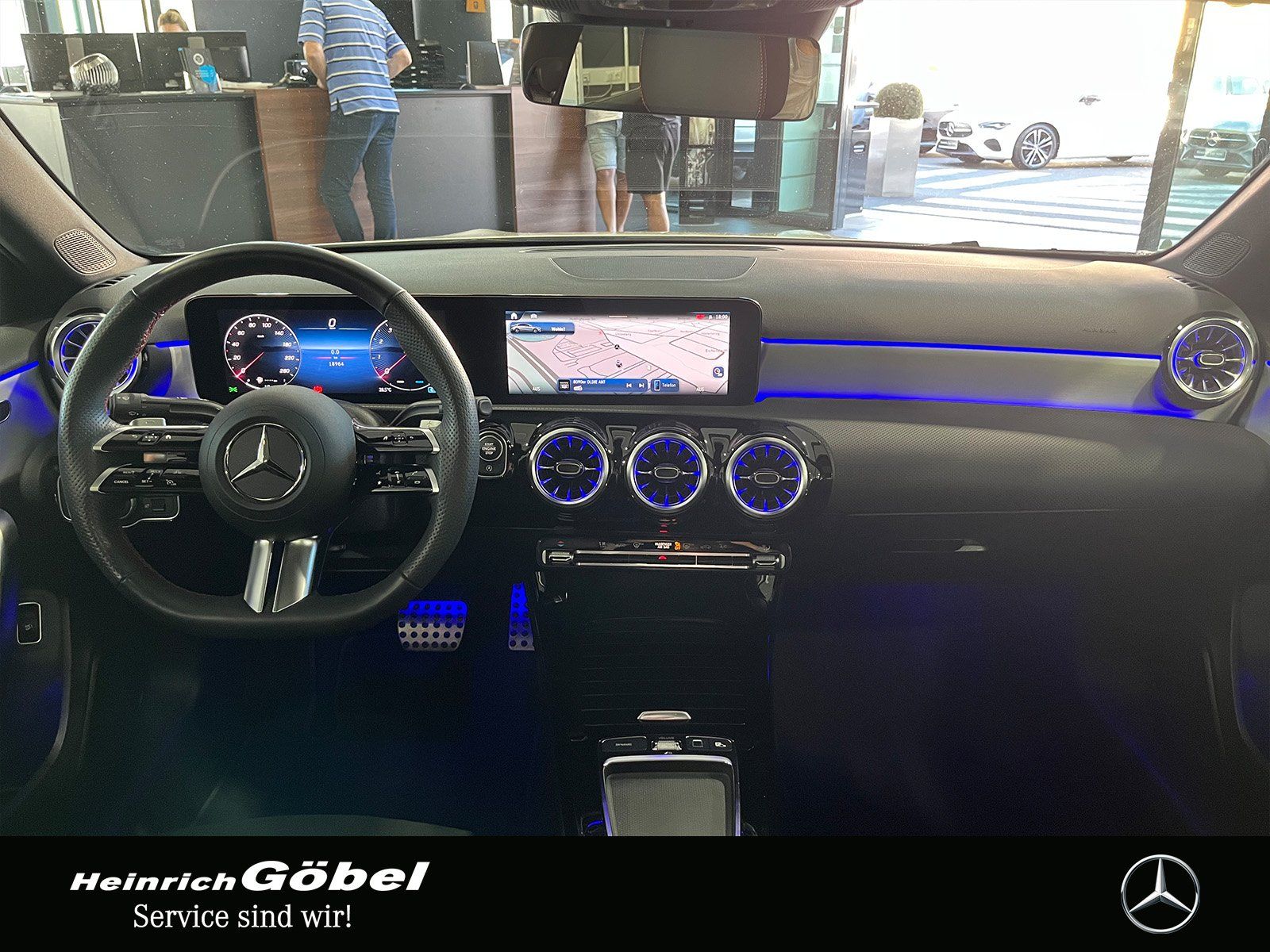 Fahrzeugabbildung Mercedes-Benz A 200 Lim. AMG+PANO+AMBIENTE+LED+KAMERA+WINTER.P