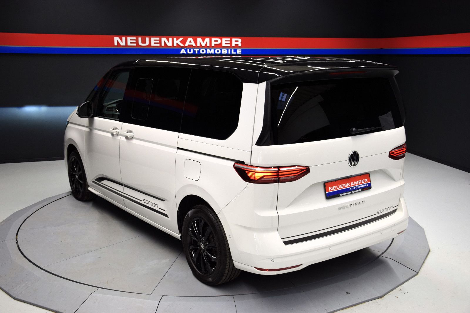 Fahrzeugabbildung Volkswagen T7 Multivan 7Sz Edition Pano EasyOpen Matrix ACC