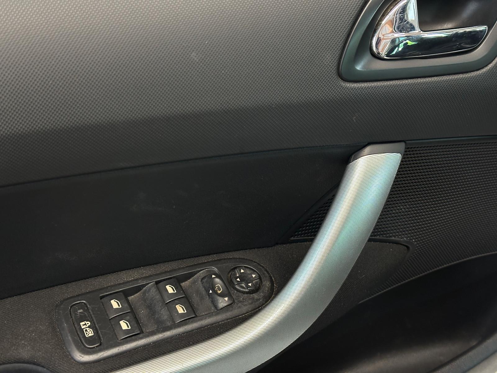 Peugeot 308 2009 — photo 16