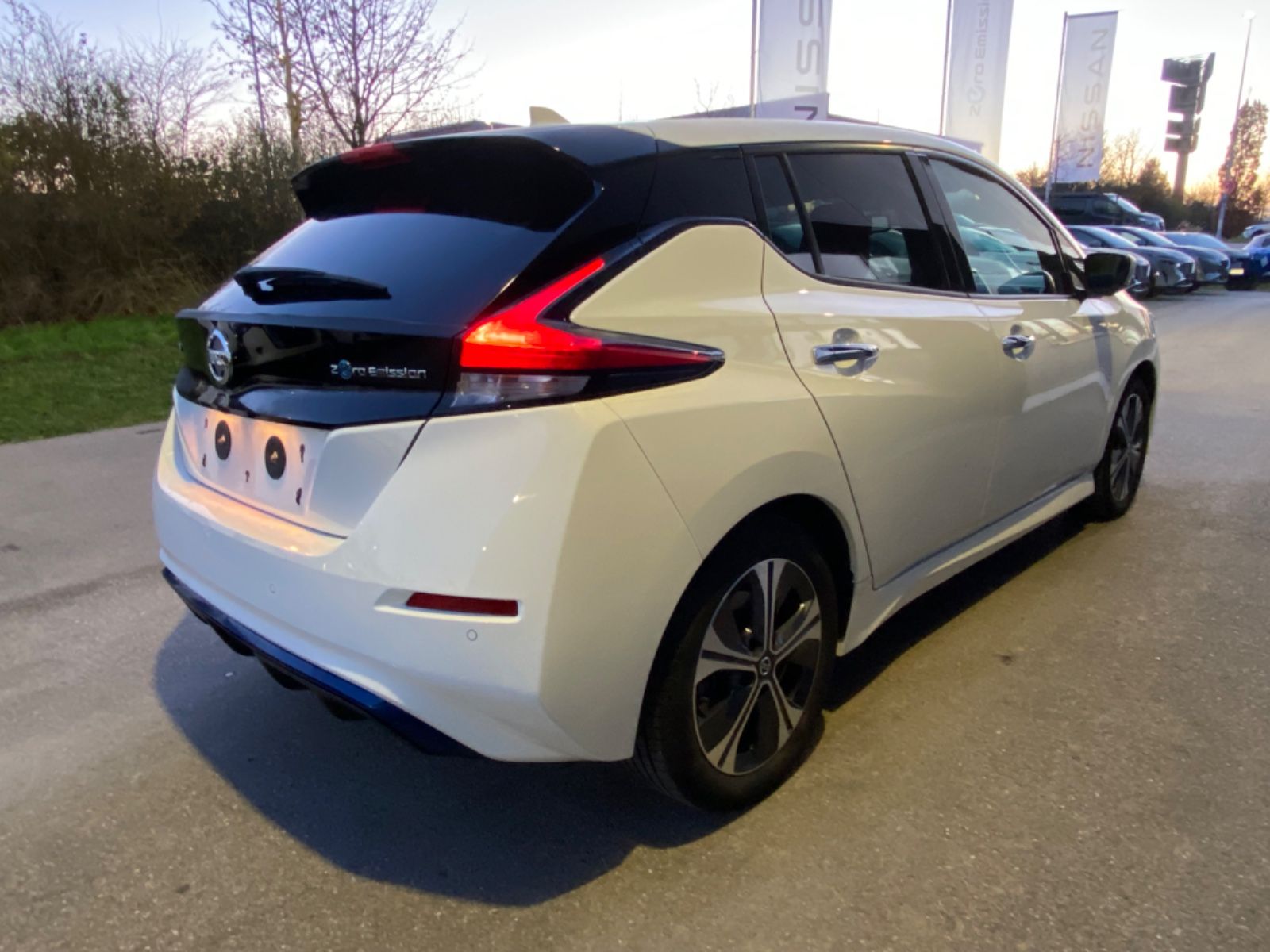 Fahrzeugabbildung Nissan Leaf N-Connecta - 360°Kamera, Klimaautom.;SOH97%