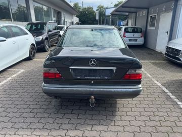 Mercedes E 280 - 4