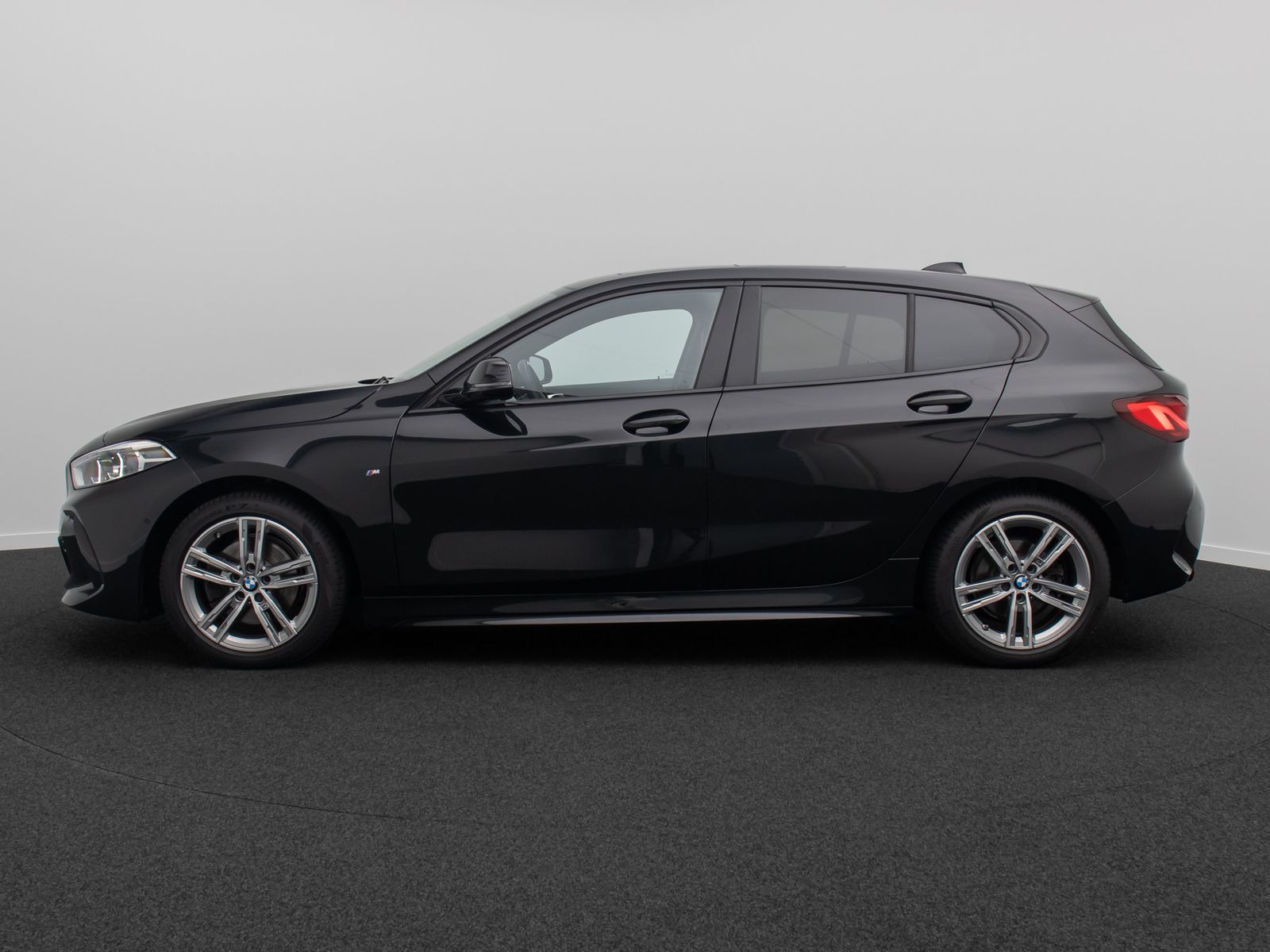 Fahrzeugabbildung BMW 118i M Sport HiFi Kamera DAB Panorama Komfort