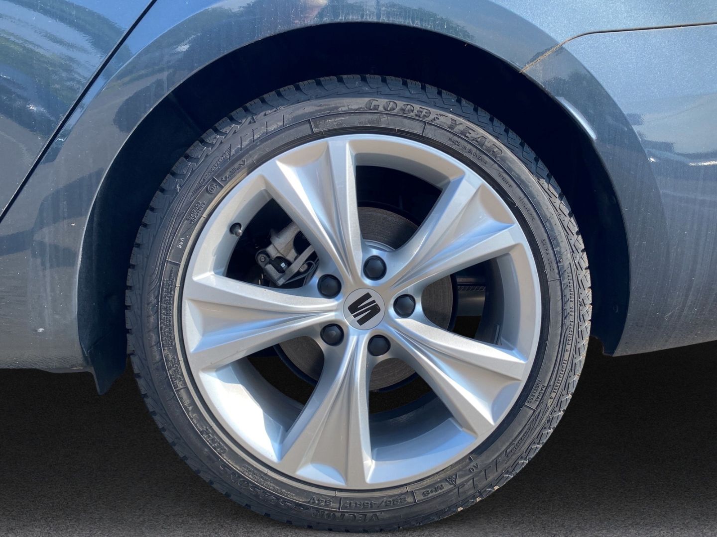 Fahrzeugabbildung SEAT Leon Sportstourer FR 2.0 TDI EU6d *Navi *digital