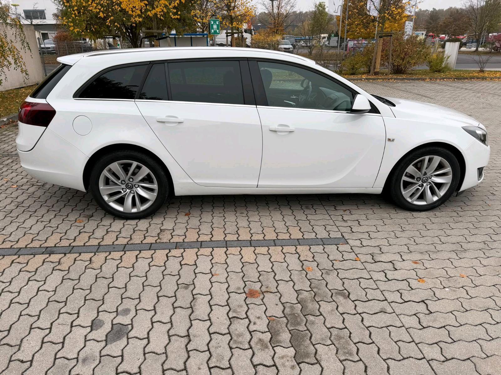 Opel Insignia 2014 — салон