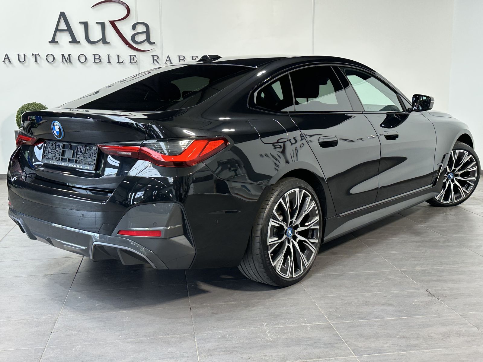 Fahrzeugabbildung BMW i4 40 eDrive M-Sport+NAV+LASER+ACC+360°CAM+AHK