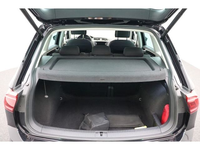 Fahrzeugabbildung Volkswagen Tiguan Elegance 2.0 ACC Matrix AHK