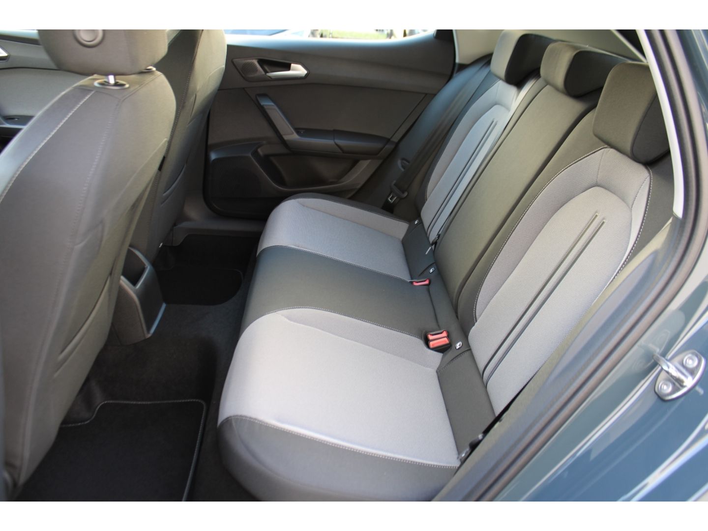 SEAT Leon 1.5 eTSI Style DSG ACC LED DAB PDC RFK SHZg - Image 8