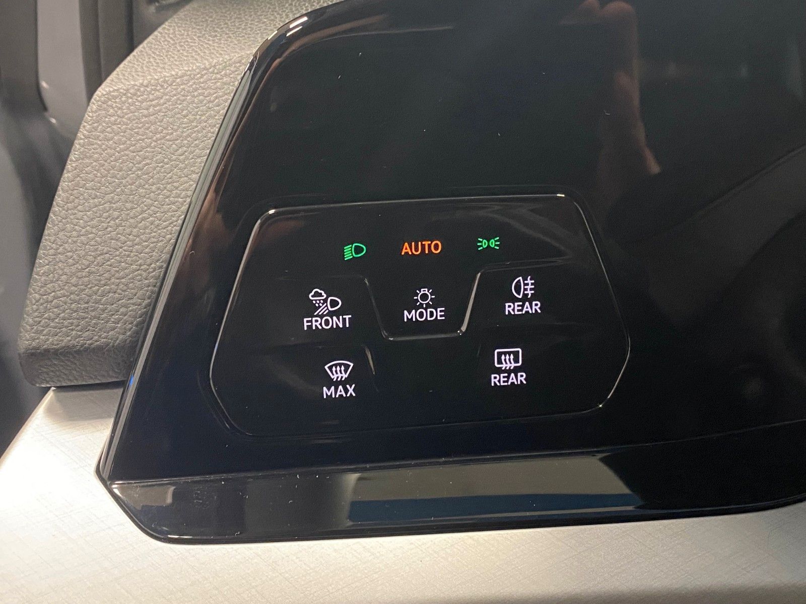 Fahrzeugabbildung Volkswagen Golf 1.5 eTSI OPF 110kW DSG Life+NAVI+KAMERA+ACC