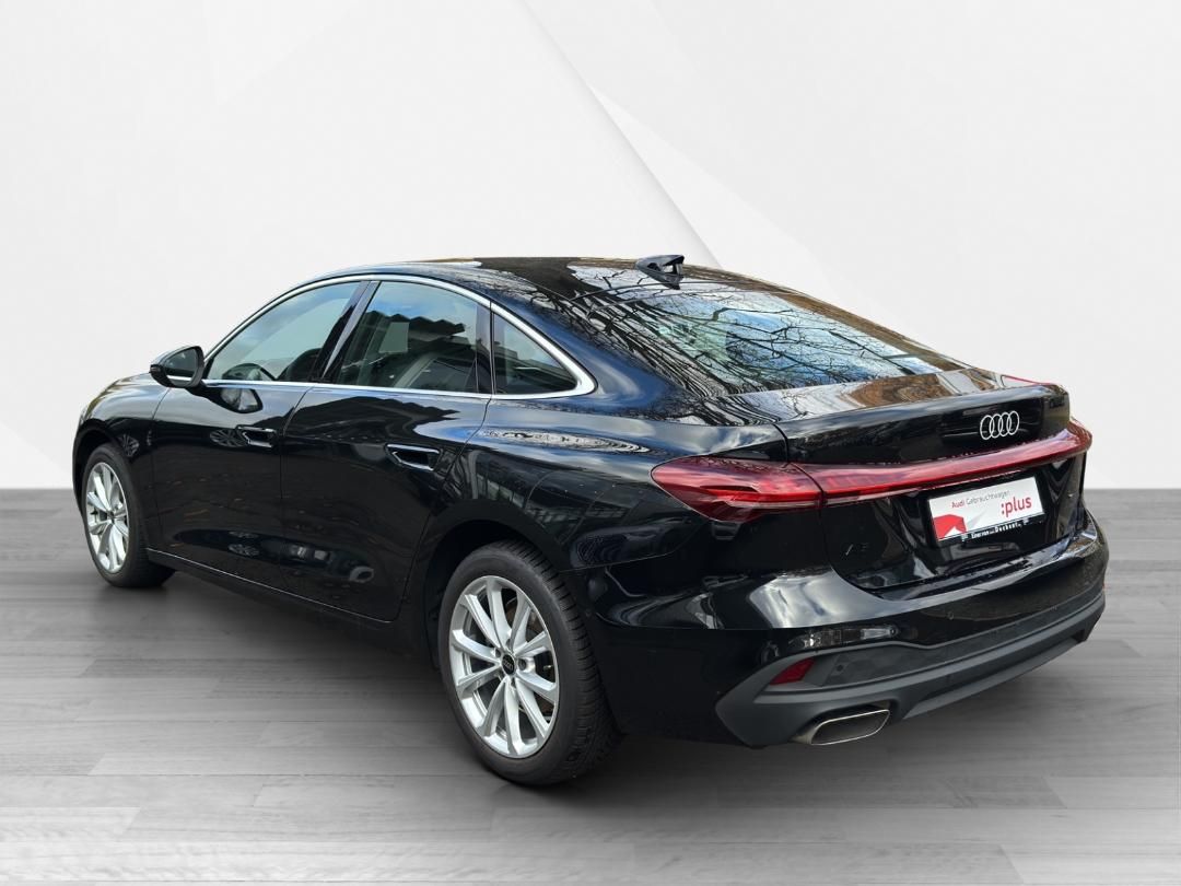 Fahrzeugabbildung Audi A5 Limousine TFSI quattro S tronic Fahren Parken