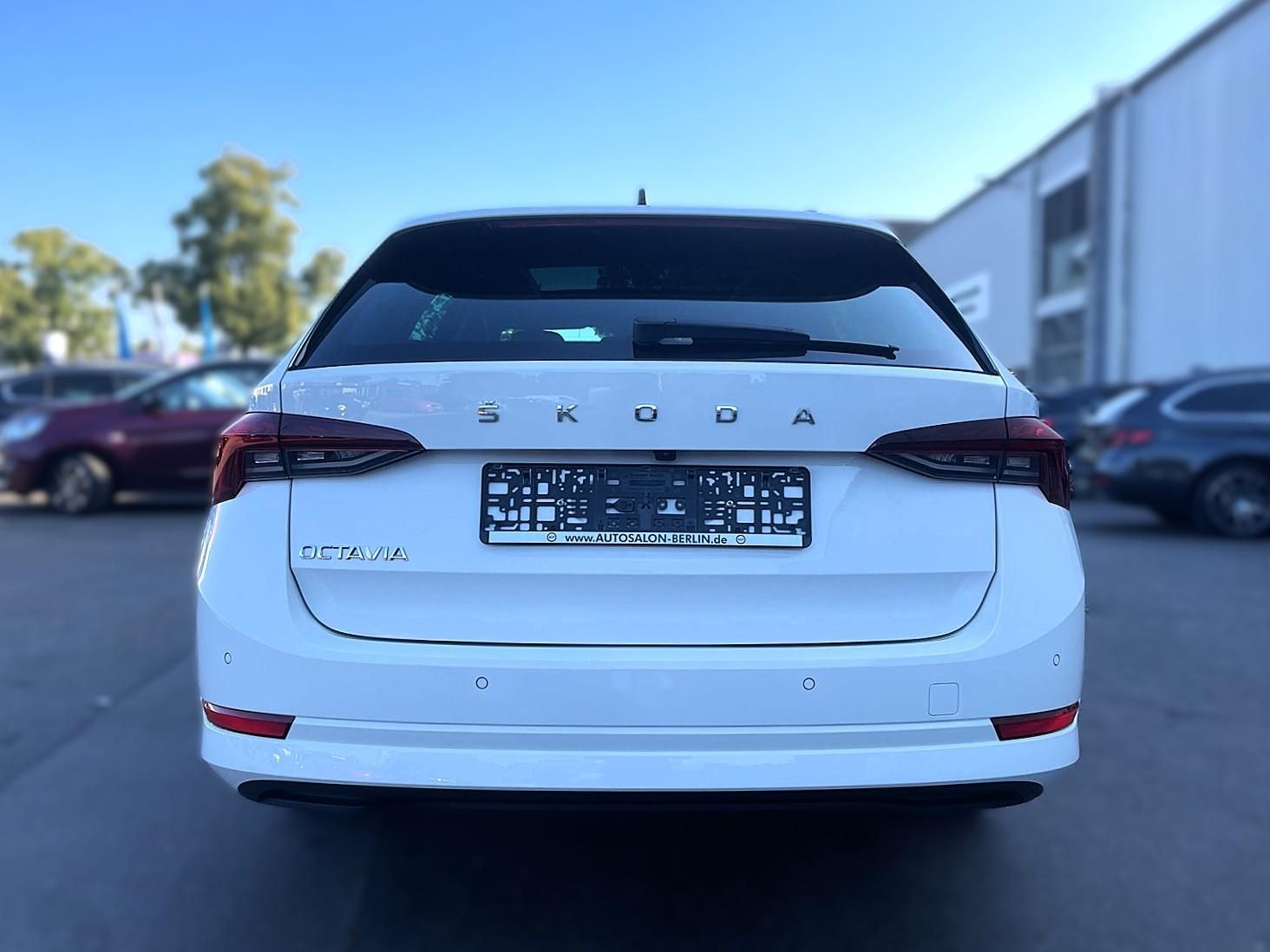 Skoda Octavia Combi 2,0 TDI DSG Style LED HUD PANO NAV foto 6